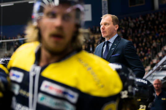 s tränare Johan Lindbom