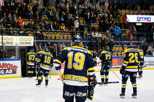 s spelare lämnar isen