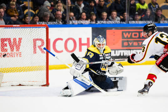 s målvakt Fredrik Pettersson-Wentzel mot Luleås Julius