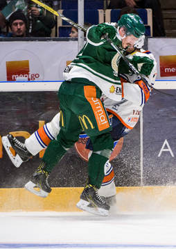 Färjestads John Persson och Växjös Arvid Lundberg