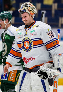 Växjös målvakt Joacim Eriksson jublar