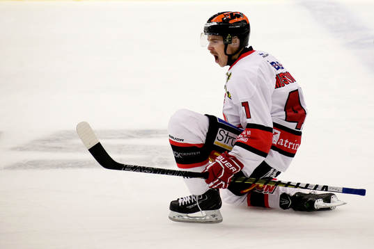 Örebros Joel Mustonen jublar