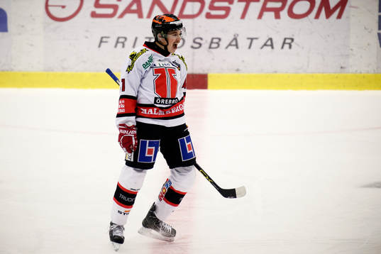Örebros Joel Mustonen jublar