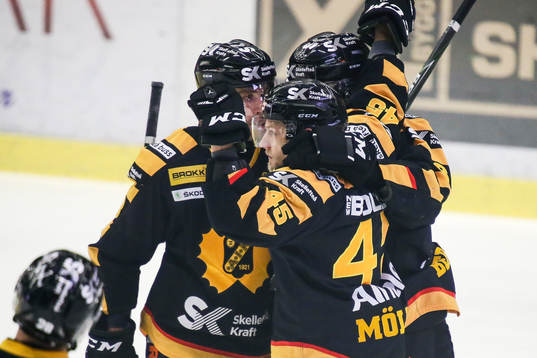 Skellefteås Oscar Möller jublar