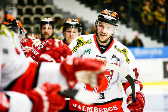 Örebros Tom Wandell  jublar