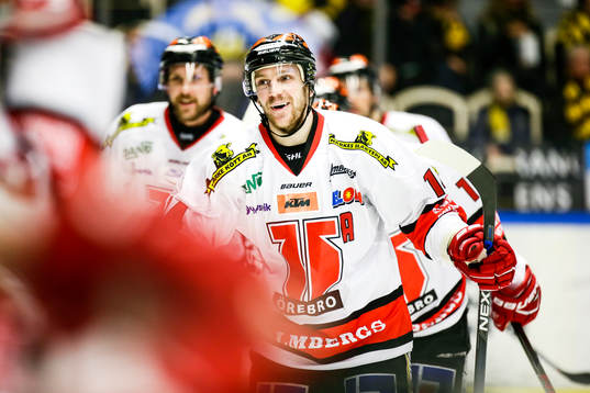 Örebros Tom Wandell  jublar