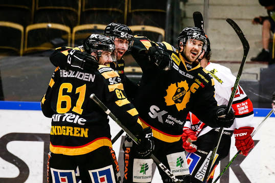 Skellefteås Jimmie Ericsson  jublar