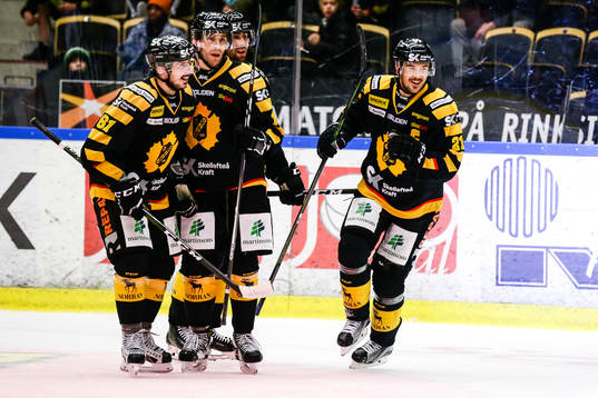 Skellefteås Jimmie Ericsson  jublar