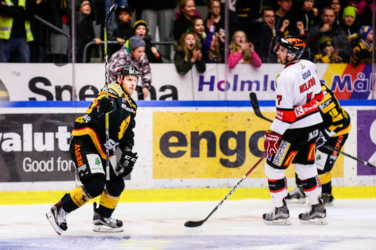 Skellefteås Oscar Möller jublar