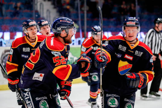 Djurgårdens Mikael Ahlén och Emil Johansson jublar
