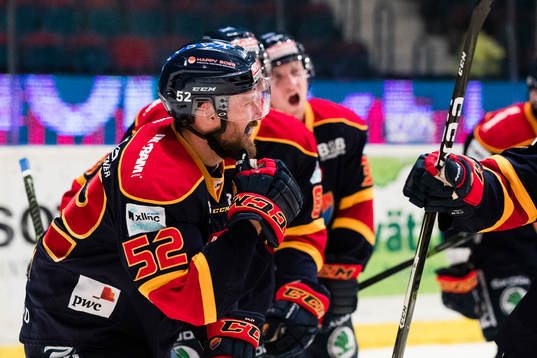 Djurgårdens Mikael Ahlén jublar