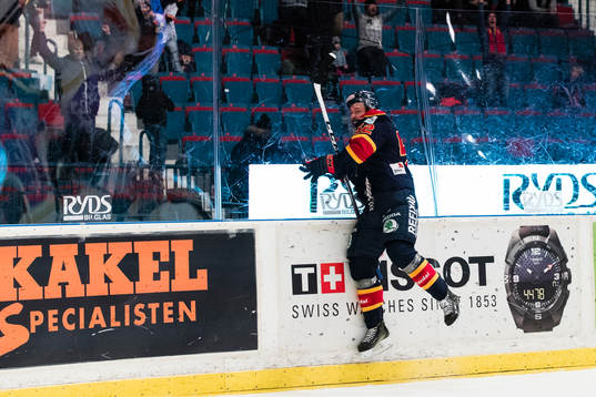 Djurgårdens Mikael Ahlén jublar