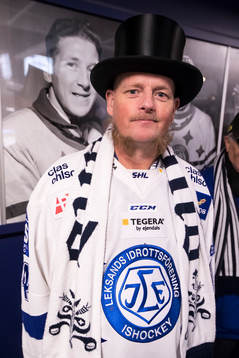 Leksands supporter innan ishockeymatchen i SHL mellan