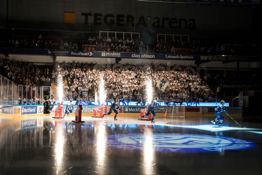 Leksands gör entre i ishockeymatchen i SHL mellan Leksand