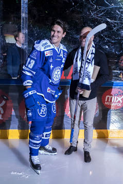 Leksands Jon Knuts ger förre lagkaptenen Jonas Frögren en