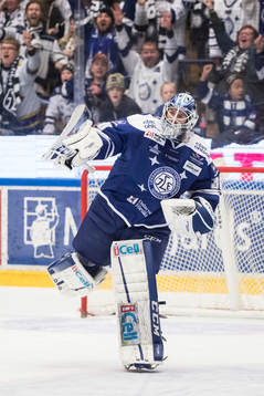 Leksands målvakt Henrik Haukeland jublar