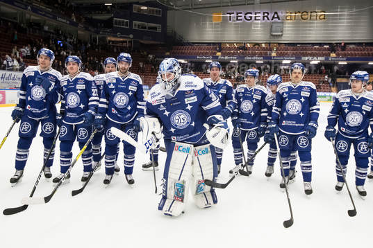 Leksands målvakt Henrik Haukeland  jublar tillsammmans med
