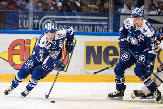 Leksands Johan Olofsson och Sondre Olden  i ishockeymatchen