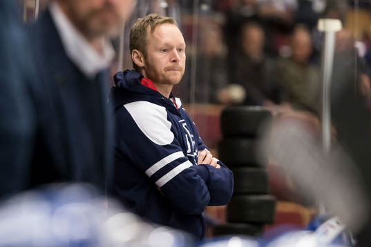 Leksands fysioterepaut Stefan Persson  i ishockeymatchen i
