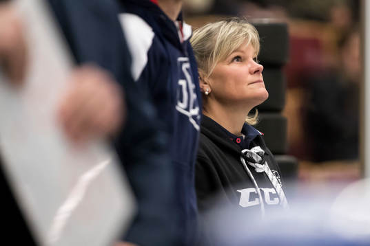 Leksands läkare Annelie Birkeholm  i ishockeymatchen i SHL