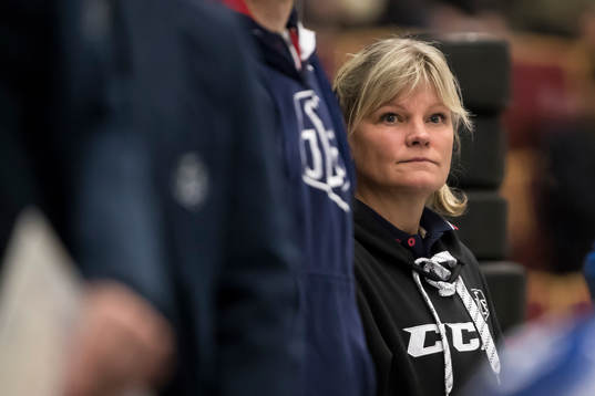 Leksands läkare Annelie Birkeholm  i ishockeymatchen i SHL