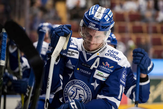 Leksands Martin Karlsson  i ishockeymatchen i SHL mellan