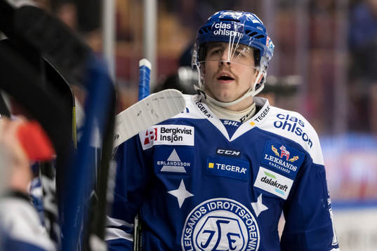 Leksands János Hári  i ishockeymatchen i SHL mellan