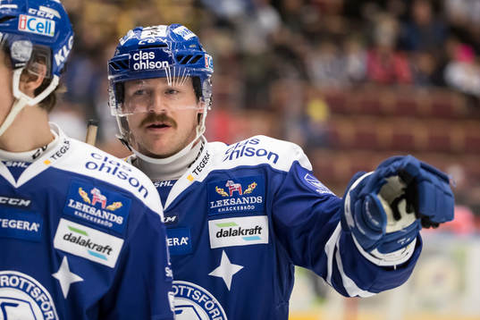 Leksands Joe Piskula  i ishockeymatchen i SHL mellan