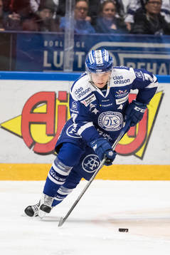 Leksands Johan Olofsson  i ishockeymatchen i SHL mellan