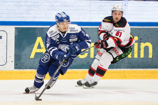 Leksands Johan Olofsson jagas av Malmö Redhawks Ilari