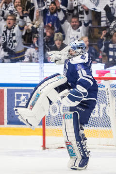 Leksands målvakt Henrik Haukeland jublar