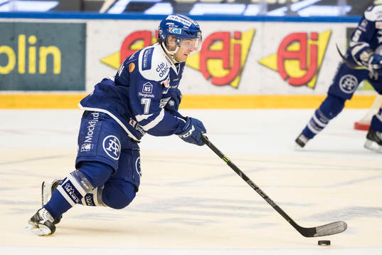 Leksands Johan Olofsson  i ishockeymatchen i SHL mellan