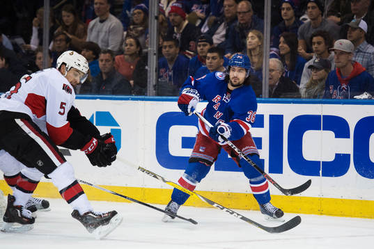 New Yorks Mats Zuccarello (t h)