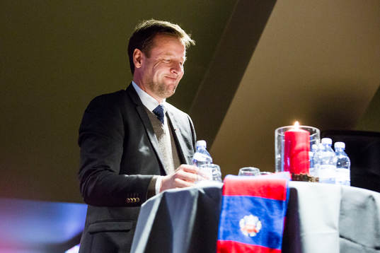 Mats-Ola Schulze, klubbdirektör Helsingborg, ser