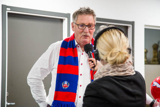 Helsingborgs ordförande Sten-Åke Tjärnlund interjvjuas