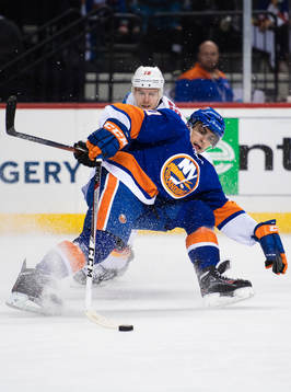 Calgarys Matt Stajan stoppar New Yorks Shane Prince