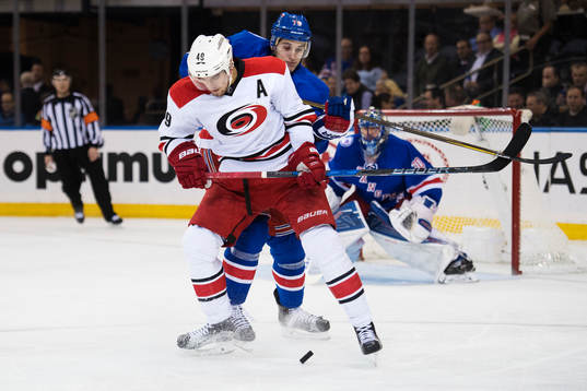 Carolinas Victor Rask utmanar New Yorks Brady Skjei
