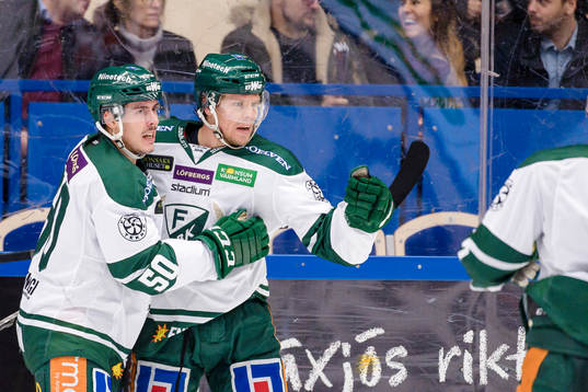Färjestads Sebastian Erixon och Andreas Jämtin jublar