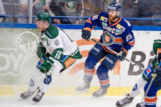 Växjös Liam Reddox och Färjestads Alexander Johansson