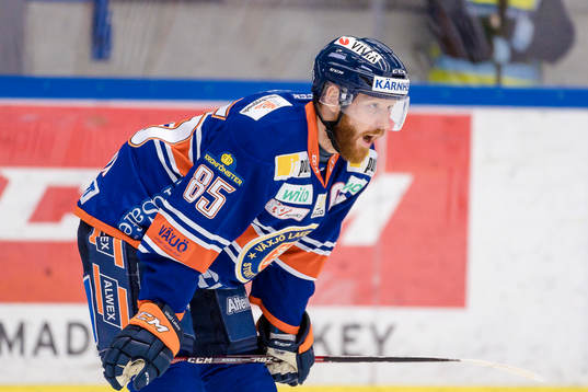 Växjös Liam Reddox grinar illa