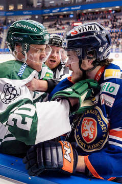 Gruff mellan Färjestads Joel Eriksson Ek och Växjös