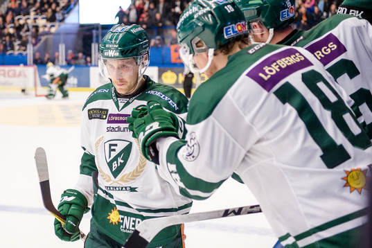 Färjestads Per Åslund jublar