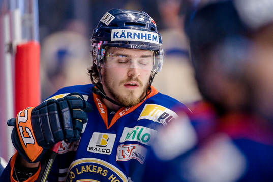 Växjös Dennis Everberg blundar