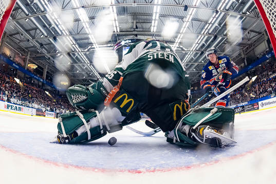 Växjös Olli Palola gör mål