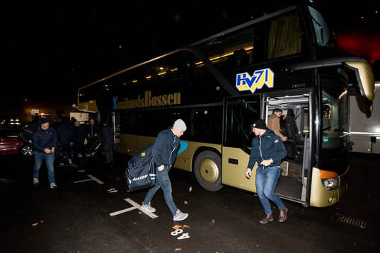 s spelare anländer