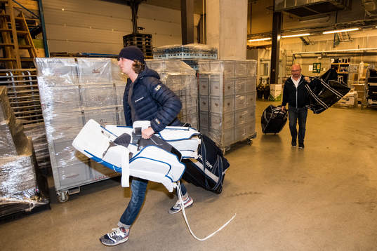 s målvakt Linus Söderström anländer
