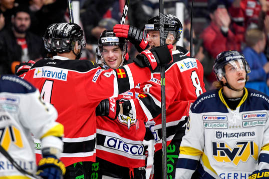 Malmö Redhawks Lukas Haudum klappas om