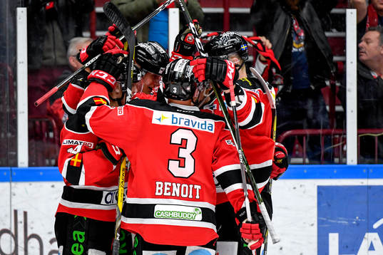 Malmö Redhawks Fredrik Händemark jublar med lagkamrater