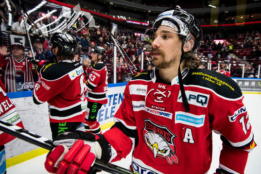 Malmö Redhawks Andreas Thuresson jublar mot publiken