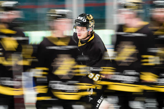 s Anton Cederholm på uppvärmningen